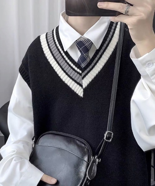 KELVIN(ケルヴァン)の「Line V-Neck Knit Vest ラインVネックニットベスト(ニット/セーター・メンズ・ブラック・LARGE/MEDIUM)」の2枚目の写真