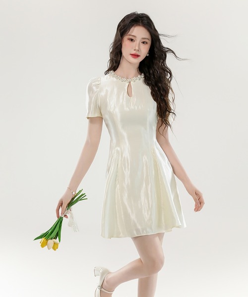 Girly Doll（ガーリードール）の「パールネックフレアミニワンピース（ワンピース・レディース・ベージュ/ブラック/ブルー・M/L）」の4枚目の写真