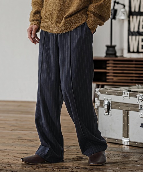 CAMBIO(カンビオ)の「mp15326- Pinstripe Pinched Tuck Wide Straight Pants ワイドストレートパンツ(CAM26AW-025)(その他パンツ・メンズ・ブラック/ネイビー/ブルー・S/M/L)」の3枚目の写真