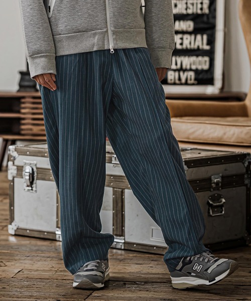 CAMBIO(カンビオ)の「mp15326- Pinstripe Pinched Tuck Wide Straight Pants ワイドストレートパンツ(CAM26AW-025)(その他パンツ・メンズ・ブラック/ネイビー/ブルー・S/M/L)」の4枚目の写真