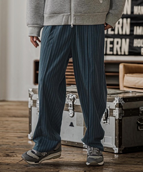 CAMBIO(カンビオ)の「mp15326- Pinstripe Pinched Tuck Wide Straight Pants ワイドストレートパンツ(CAM26AW-025)(その他パンツ・メンズ・ブラック/ネイビー/ブルー・S/M/L)」の6枚目の写真