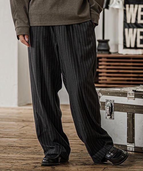CAMBIO(カンビオ)の「mp15326- Pinstripe Pinched Tuck Wide Straight Pants ワイドストレートパンツ(CAM26AW-025)(その他パンツ・メンズ・ブラック/ネイビー/ブルー・S/M/L)」の11枚目の写真