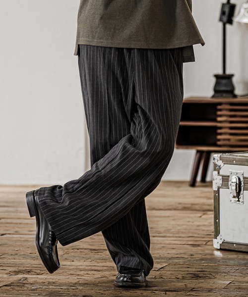 CAMBIO(カンビオ)の「mp15326- Pinstripe Pinched Tuck Wide Straight Pants ワイドストレートパンツ(CAM26AW-025)(その他パンツ・メンズ・ブラック/ネイビー/ブルー・S/M/L)」の12枚目の写真