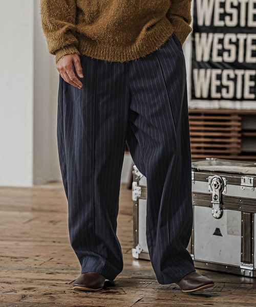 CAMBIO(カンビオ)の「mp15326- Pinstripe Pinched Tuck Wide Straight Pants ワイドストレートパンツ(CAM26AW-025)(その他パンツ・メンズ・ブラック/ネイビー/ブルー・S/M/L)」の17枚目の写真