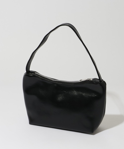 MUCENT(ムセント)の「【MUCENT/ムセント】MORIN METAL LOGO COMPACT SHOULDER BAG UNISEX/モリン メタル ロゴ コンパクト ショルダーバッグ ユニセックス(ショルダーバッグ・レディース・ブラック・FREE)」の4枚目の写真