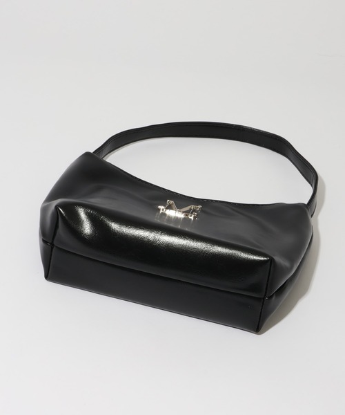 MUCENT(ムセント)の「【MUCENT/ムセント】MORIN METAL LOGO COMPACT SHOULDER BAG UNISEX/モリン メタル ロゴ コンパクト ショルダーバッグ ユニセックス(ショルダーバッグ・レディース・ブラック・FREE)」の6枚目の写真