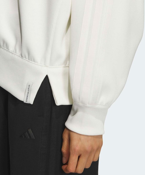adidas(アディダス)の「エッセンシャルズ プラス スリーストライプス スペーサーニット ルーズフィット クルーネック プルオーバー / トレーナー / アディダス adidas(スウェット・レディース・ホワイト・MEDIUM/SMALL/X-LARGE/XX-LARGE/LARGE)」の4枚目の写真