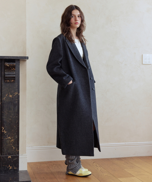AFTERHOURS(アフターアワーズ)の「TAILORED WOOL COAT V2 (CHARCOAL PIN STRIPE)(チェスターコート・レディース・チャコール・SMALL/MEDIUM)」の4枚目の写真