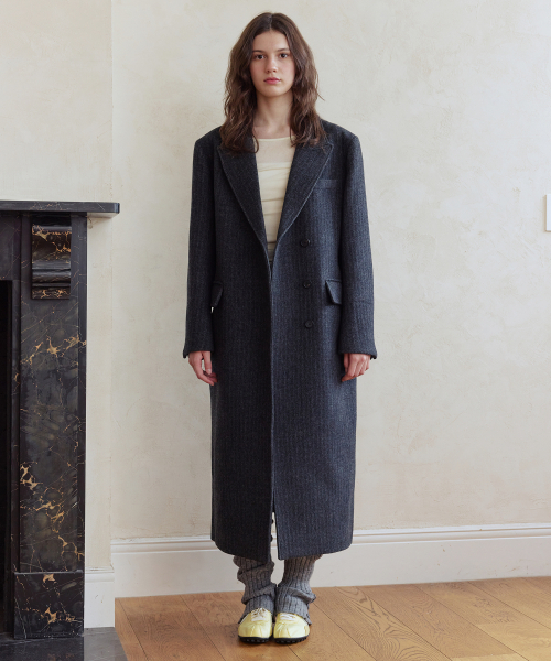 AFTERHOURS(アフターアワーズ)の「TAILORED WOOL COAT V2 (CHARCOAL PIN STRIPE)(チェスターコート・レディース・チャコール・SMALL/MEDIUM)」の5枚目の写真