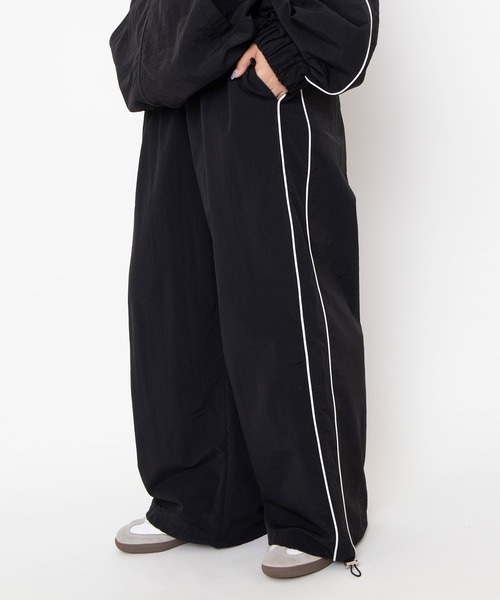 PUNYUS(プニュズ)の「【NEW SIZE】切り替えナイロンパンツ(その他パンツ・レディース・ワイン/ブラック/グリーン・5/4/3/2/1)」の1枚目の写真