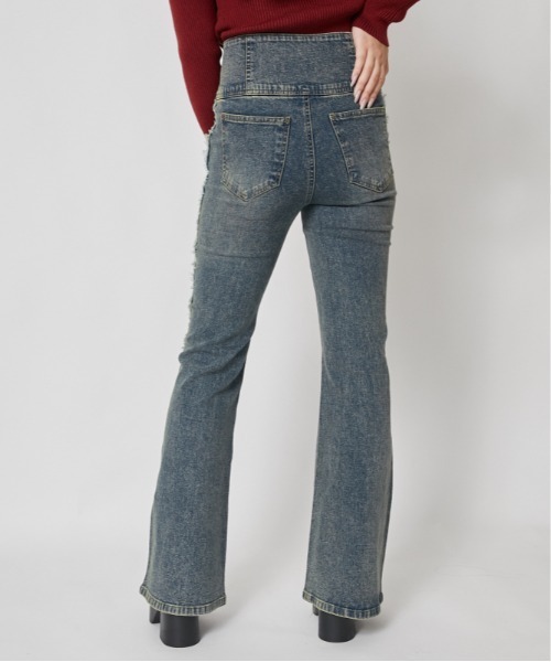 GORGE(ゴージ)の「サイドフリンジ フレアデニムパンツ|全2色(デニムパンツ・レディース・ブルー/ブラック・S/M/L)」の6枚目の写真