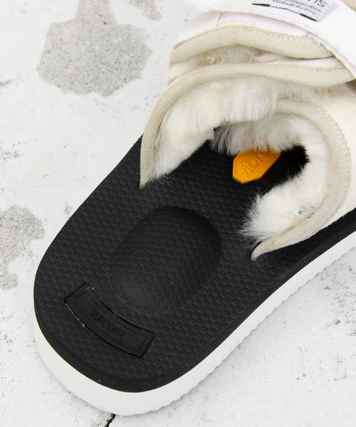 suicoke(スイコック)の「【別注】<SUICOKE>∴ムートンサンダル¨ ◆(サンダル・レディース・ホワイト/ブラック・7/5/6)」の4枚目の写真