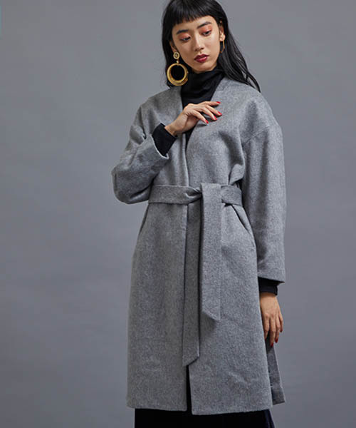 STUDIOUS(ステュディオス)の「ベルテッドノーカラーガウンコート(その他アウター・レディース・グレー/ベージュ/ブラック・0/1)」の3枚目の写真