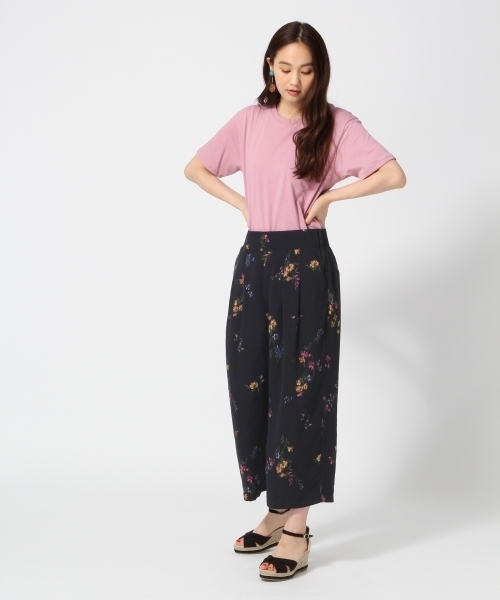 GLOBAL WORK(グローバルワーク)の「フラワーワイドストレートパンツ/763285(その他パンツ・レディース・ブラウン/ネイビー・MEDIUM/LARGE)」の4枚目の写真