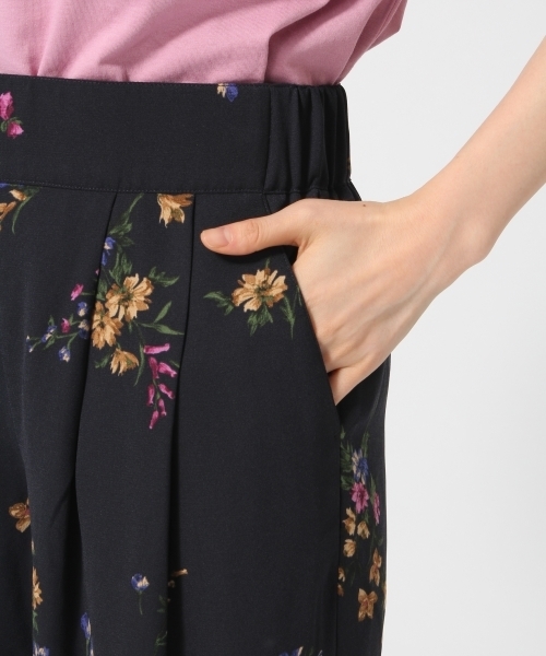 GLOBAL WORK(グローバルワーク)の「フラワーワイドストレートパンツ/763285(その他パンツ・レディース・ブラウン/ネイビー・MEDIUM/LARGE)」の8枚目の写真
