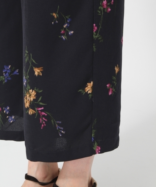 GLOBAL WORK(グローバルワーク)の「フラワーワイドストレートパンツ/763285(その他パンツ・レディース・ブラウン/ネイビー・MEDIUM/LARGE)」の9枚目の写真