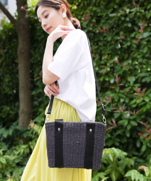 LEPSIM(レプシィム)の「ペーパーミニショルダー 797843(ショルダーバッグ・レディース・ネイビー/ナチュラル/キャメル・ONE SIZE)」の1枚目の写真