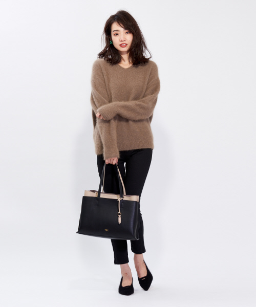 Au BANNISTER（オゥバニスター）の「バックストラップパンプス（パンプス・レディース・ブラック/ブラック系その他・38/39/35/36/37）」の3枚目の写真