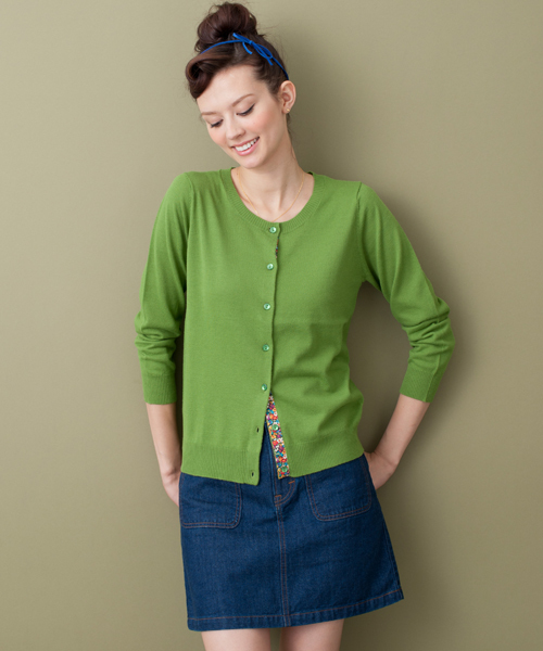 green label relaxing（グリーンレーベルリラクシング）の「SelfWash UV LBTY カーディガン（カーディガン/ボレロ・レディース・ダークグレー/ピンク/ケリー/コバルトブルー/ワインレッド/ロイヤルブルー/イエロー・38/40）」の2枚目の写真