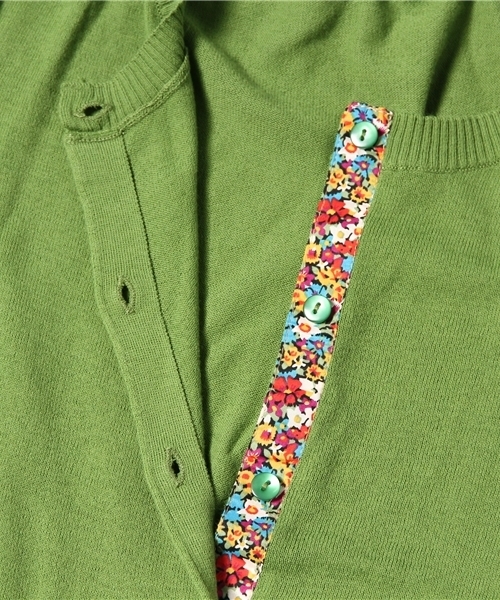 green label relaxing（グリーンレーベルリラクシング）の「SelfWash UV LBTY カーディガン（カーディガン/ボレロ・レディース・ダークグレー/ピンク/ケリー/コバルトブルー/ワインレッド/ロイヤルブルー/イエロー・38/40）」の17枚目の写真