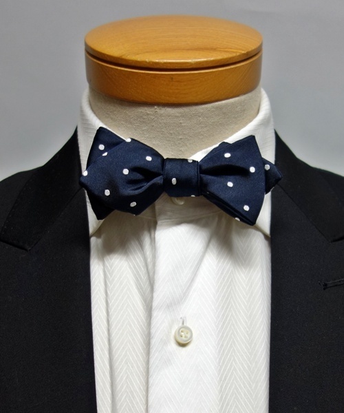SHIPS(シップス)の「SD: ドット ボウタイ(蝶ネクタイ・メンズ・ネイビー/ラベンダー/シルバー/ワイン/ブルー・7)」の2枚目の写真