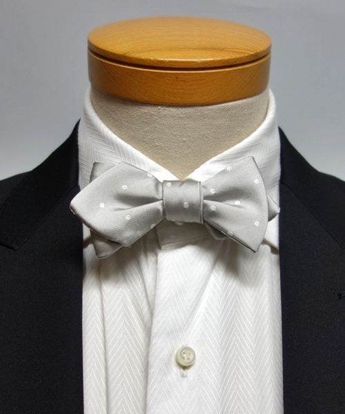 SHIPS(シップス)の「SD: ドット ボウタイ(蝶ネクタイ・メンズ・ネイビー/ラベンダー/シルバー/ワイン/ブルー・7)」の5枚目の写真