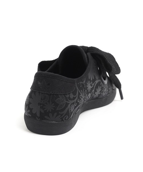 adidas Originals（アディダスオリジナルス）の「日本限定 アディダス オリジナルス リレース フラワー adidas Originals RELACE LOW W FLW（スニーカー・レディース・ブラック/ホワイト・24.5cm/23cm/25cm/24cm/22.5cm/23.5cm）」の6枚目の写真