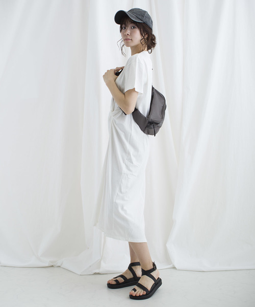 lala Born(ララボーン)の「lalaBorn/天竺フロントツイストワンピース(ワンピース・レディース・ホワイト/ブラック/カーキ/テラコッタ・FREE)」の1枚目の写真
