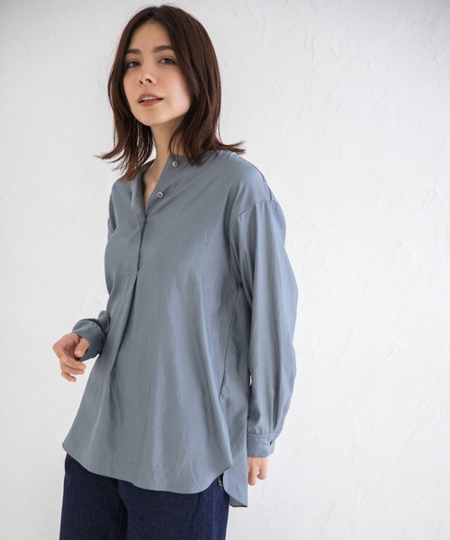 Munich（ミューニック）の「シルキーワッシャーサテン　ヘンリーネックブラウス（シャツ/ブラウス・レディース・ピンク/ブルーグレー/ライトベージュ/ペールイエロー・FREE）」の2枚目の写真