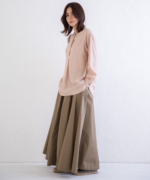 Munich（ミューニック）の「シルキーワッシャーサテン　ヘンリーネックブラウス（シャツ/ブラウス・レディース・ピンク/ブルーグレー/ライトベージュ/ペールイエロー・FREE）」の5枚目の写真