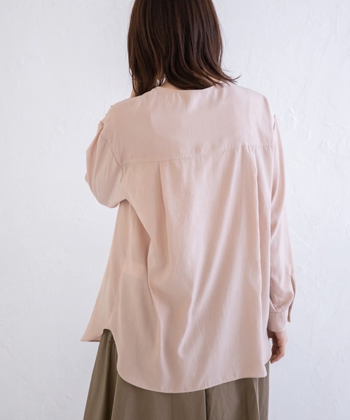 Munich（ミューニック）の「シルキーワッシャーサテン　ヘンリーネックブラウス（シャツ/ブラウス・レディース・ピンク/ブルーグレー/ライトベージュ/ペールイエロー・FREE）」の8枚目の写真