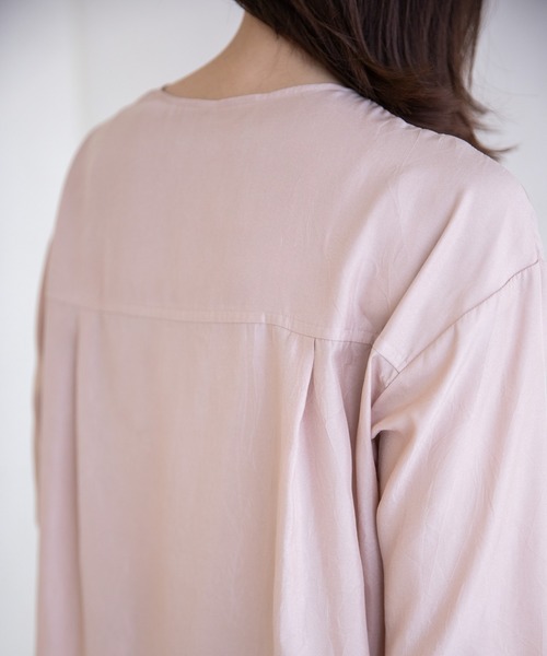 Munich（ミューニック）の「シルキーワッシャーサテン　ヘンリーネックブラウス（シャツ/ブラウス・レディース・ピンク/ブルーグレー/ライトベージュ/ペールイエロー・FREE）」の13枚目の写真