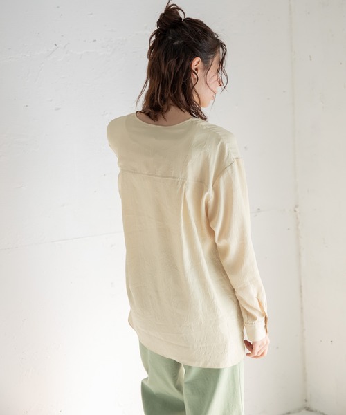 Munich（ミューニック）の「シルキーワッシャーサテン　ヘンリーネックブラウス（シャツ/ブラウス・レディース・ピンク/ブルーグレー/ライトベージュ/ペールイエロー・FREE）」の17枚目の写真