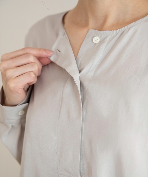 Munich（ミューニック）の「シルキーワッシャーサテン　ヘンリーネックブラウス（シャツ/ブラウス・レディース・ピンク/ブルーグレー/ライトベージュ/ペールイエロー・FREE）」の21枚目の写真