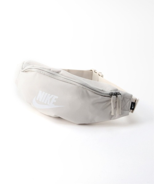 NIKE（ナイキ）の「【NIKE / ナイキ】ヘリテージヒップパック（ショルダーバッグ・レディース・ベージュ/ブラック・FREE）」の5枚目の写真
