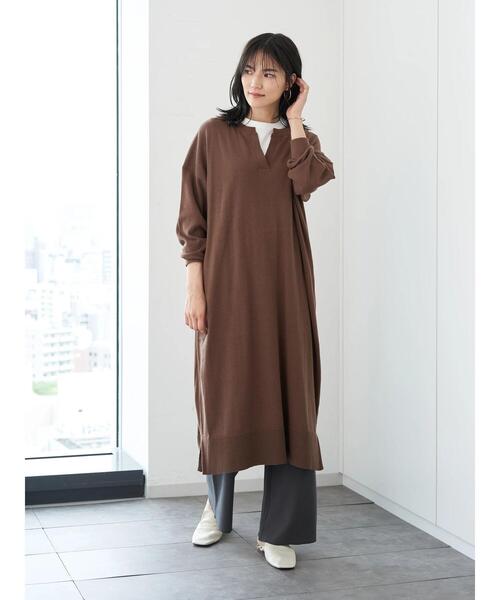 AMERICAN HOLIC(アメリカンホリック)の「Vネックドロップショルダーニットワンピース *(ワンピース・レディース・ブラック/ブラウン/ブルー/グレイッシュベージュ・FREE)」の9枚目の写真
