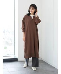 Vネックドロップショルダーニットワンピース *