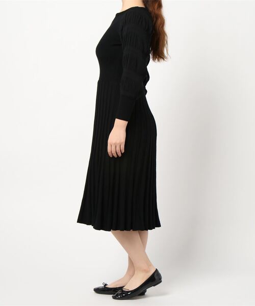 FEERICHELU(フェリーシェル)の「ニット ワンピース プリーツ加工 FEERICHELU(ワンピース・レディース・ブラック/ピンクベージュ・S/M)」の6枚目の写真