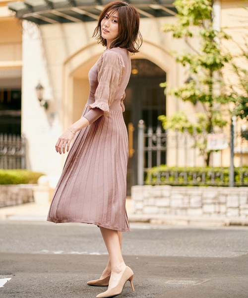 FEERICHELU(フェリーシェル)の「ニット ワンピース プリーツ加工 FEERICHELU(ワンピース・レディース・ブラック/ピンクベージュ・S/M)」の2枚目の写真