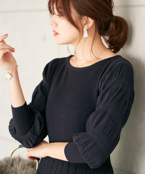 FEERICHELU(フェリーシェル)の「ニット ワンピース プリーツ加工 FEERICHELU(ワンピース・レディース・ブラック/ピンクベージュ・S/M)」の8枚目の写真