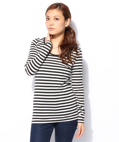AZUL by moussy(アズールバイマウジー)の「T/C天竺ヨーク切替R/N長袖PO(Tシャツ/カットソー・レディース・ホワイト系その他/ブルー系その他/オフホワイト/ブラック/ネイビー/ボルドー/ダークグリーン・SMALL/LARGE/MEDIUM)」の4枚目の写真