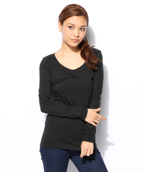 AZUL by moussy(アズールバイマウジー)の「T/C天竺ヨーク切替R/N長袖PO(Tシャツ/カットソー・レディース・ホワイト系その他/ブルー系その他/オフホワイト/ブラック/ネイビー/ボルドー/ダークグリーン・SMALL/LARGE/MEDIUM)」の5枚目の写真