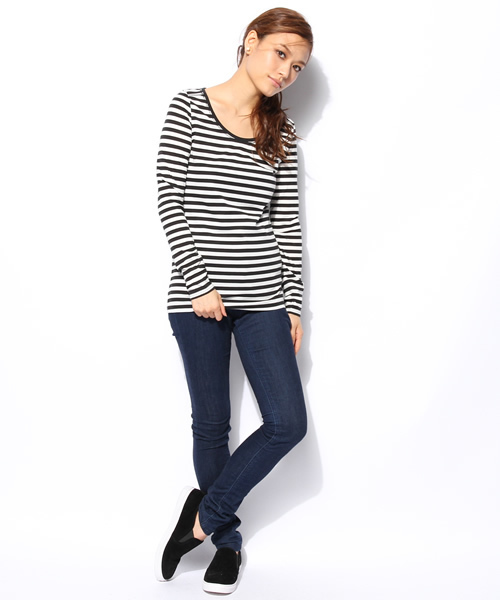 AZUL by moussy(アズールバイマウジー)の「T/C天竺ヨーク切替R/N長袖PO(Tシャツ/カットソー・レディース・ホワイト系その他/ブルー系その他/オフホワイト/ブラック/ネイビー/ボルドー/ダークグリーン・SMALL/LARGE/MEDIUM)」の11枚目の写真