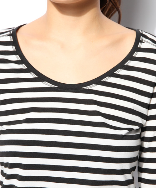 AZUL by moussy(アズールバイマウジー)の「T/C天竺ヨーク切替R/N長袖PO(Tシャツ/カットソー・レディース・ホワイト系その他/ブルー系その他/オフホワイト/ブラック/ネイビー/ボルドー/ダークグリーン・SMALL/LARGE/MEDIUM)」の12枚目の写真