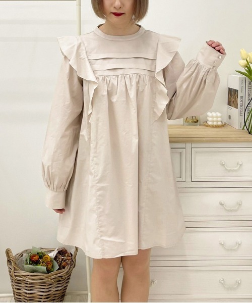 apres jour（アプレジュール）の「フリルデザインワンピース【ZOZOTOWN限定アイテム】（ワンピース・レディース・ライトベージュ/オフホワイト/ピンク・フリー/X-LARGE）」の2枚目の写真