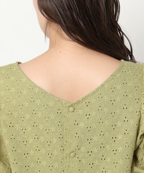 mysty woman（ミスティウーマン）の「ボリュームスリーブ刺繍ブラウス 944722（シャツ/ブラウス・レディース・オフホワイト/ライム/オレンジ系その他3・FREE）」の4枚目の写真