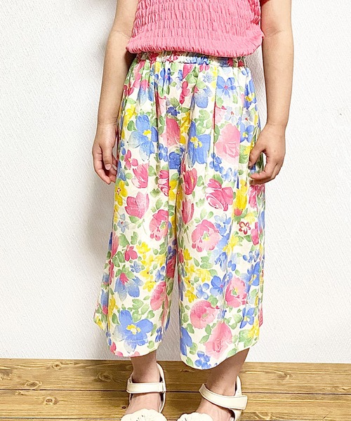 KP（ケーピー）の「タイプライター花プリント6分丈ワイドパンツ(100-130cm)（その他パンツ・キッズ・ベージュ/ブルー・110cm/120cm/130cm）」の2枚目の写真