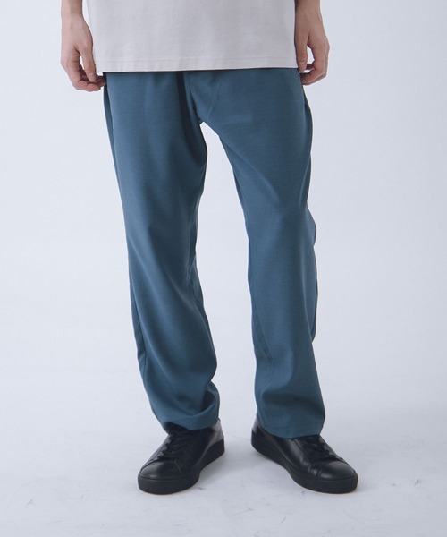 URBAN RESEARCH(アーバンリサーチ)の「URBAN RESEARCH iD LINEN LIKE TAPERED PANTS(その他パンツ・メンズ・ブラック/カーキ/グリーン系その他・MEDIUM/LARGE)」の1枚目の写真