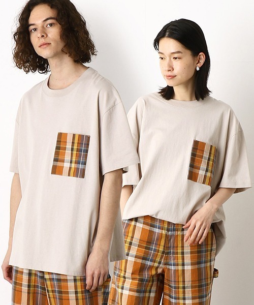 Purple&Yellow（パープルアンドイエロー）の「チェック柄胸ポケット　ワイド半袖Tシャツ（Tシャツ/カットソー・メンズ・グレイッシュベージュ/ホワイト/ネイビー・SMALL/MEDIUM/LARGE）」の3枚目の写真