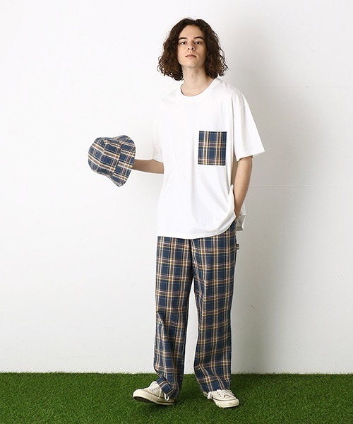 Purple&Yellow（パープルアンドイエロー）の「チェック柄胸ポケット　ワイド半袖Tシャツ（Tシャツ/カットソー・メンズ・グレイッシュベージュ/ホワイト/ネイビー・SMALL/MEDIUM/LARGE）」の4枚目の写真